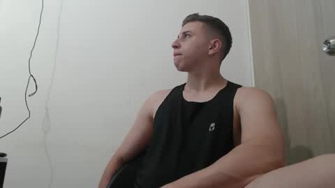 Snapshot of draco_boy2000 chatting on 12/17/25, 09:32 draco_boy2000 online show from 12/17/25, 09:32