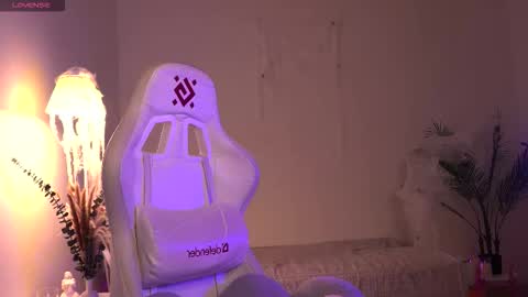 Snapshot of dragon_ink chatting on 11/02/25, 05:10 Lisbeth Salander online show from 11/02/25, 05:10