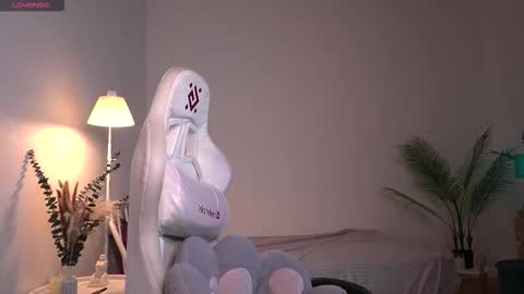 Snapshot of dragon_ink chatting on 11/08/25, 06:35 Lisbeth Salander online show from 11/08/25, 06:35