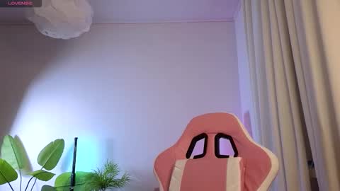 Snapshot of dragon_ink chatting on 11/15/25, 03:37 Lisbeth Salander online show from 11/15/25, 03:37