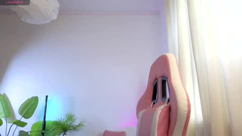 Snapshot of dragon_ink chatting on 11/17/25, 05:57 Lisbeth Salander online show from 11/17/25, 05:57