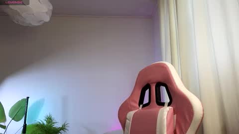 Snapshot of dragon_ink chatting on 11/21/25, 06:23 Lisbeth Salander online show from 11/21/25, 06:23