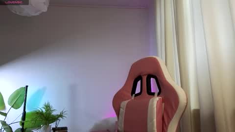 Snapshot of dragon_ink chatting on 11/23/25, 06:13 Lisbeth Salander online show from 11/23/25, 06:13