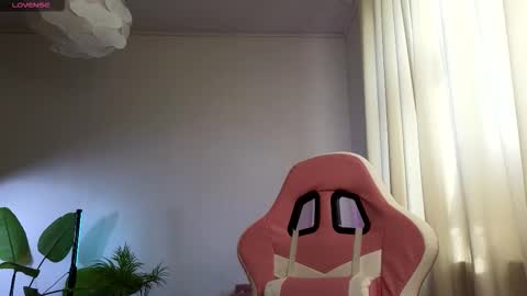 Snapshot of dragon_ink chatting on 11/25/25, 06:24 Lisbeth Salander online show from 11/25/25, 06:24