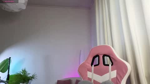 Snapshot of dragon_ink chatting on 11/28/25, 06:16 Lisbeth Salander online show from 11/28/25, 06:16