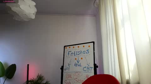 Snapshot of dragon_ink chatting on 12/17/25, 06:30 Lisbeth Salander online show from 12/17/25, 06:30