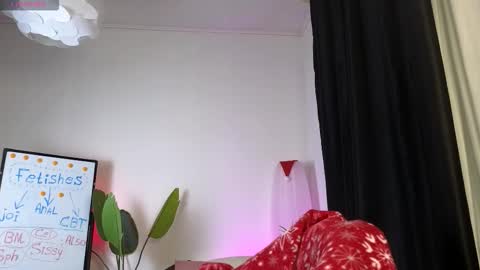 Snapshot of dragon_ink chatting on 01/10/26, 05:20 Lisbeth Salander online show from 01/10/26, 05:20