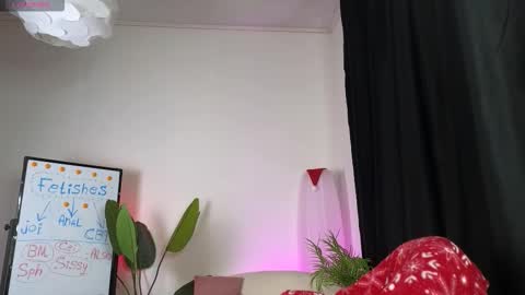 Snapshot of dragon_ink chatting on 01/14/26, 06:52 Lisbeth Salander online show from 01/14/26, 06:52