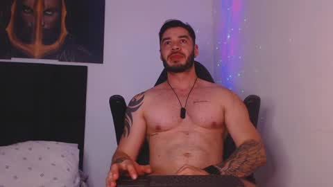 Snapshot of drake_cole11 chatting on 01/01/25, 11:40 drake_cole11 online show from 01/01/25, 11:40