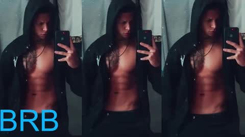 Snapshot of drake_jhonson08 chatting on 12/18/25, 03:23 Drake online show from 12/18/25, 03:23