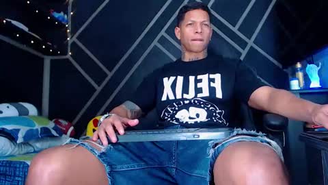 Snapshot of drake_jhonson08 chatting on 12/19/25, 05:03 Drake online show from 12/19/25, 05:03