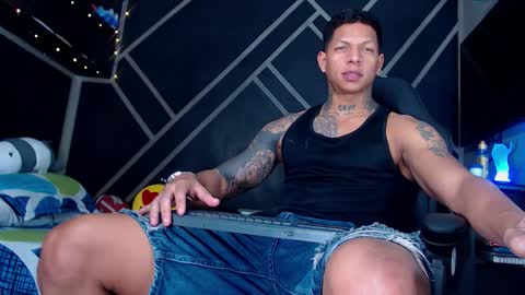 Snapshot of drake_jhonson08 chatting on 12/20/25, 05:03 Drake online show from 12/20/25, 05:03