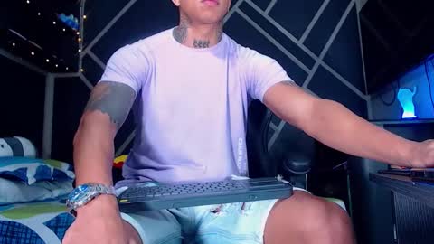 Snapshot of drake_jhonson08 chatting on 12/21/25, 05:14 Drake online show from 12/21/25, 05:14