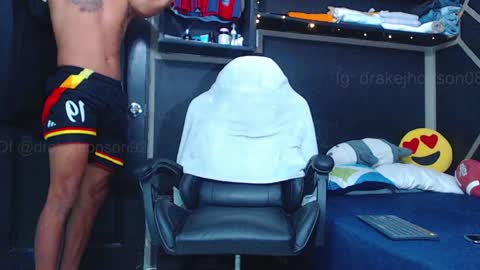 Snapshot of drake_jhonson08 chatting on 04/09/26, 03:06 Drake online show from 04/09/26, 03:06