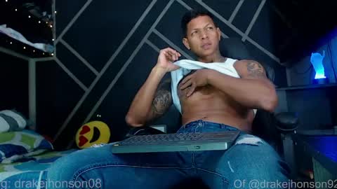 Snapshot of drake_jhonson08 chatting on 04/17/26, 04:26 Drake online show from 04/17/26, 04:26