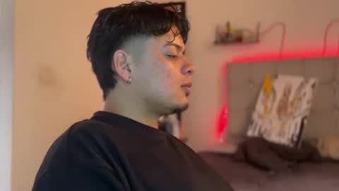 Snapshot of drakenn_ chatting on 04/15/26, 01:51 drakeeee online show from 04/15/26, 01:51