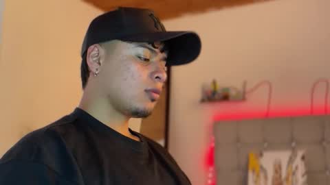 Snapshot of drakenn_ chatting on 04/17/26, 02:42 drakeeee online show from 04/17/26, 02:42