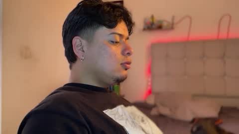 Snapshot of drakenn_ chatting on 04/21/26, 02:01 drakeeee online show from 04/21/26, 02:01