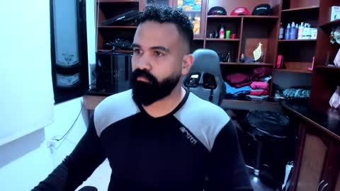 Snapshot of drako_argenti_ chatting on 12/30/24, 11:17 Drako online show from 12/30/24, 11:17