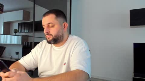 Snapshot of draven_a chatting on 01/25/25, 02:14 Draven A online show from 01/25/25, 02:14