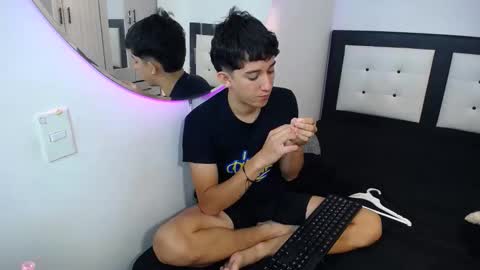 Snapshot of dravith_and_valery chatting on 11/04/25, 08:19 -- nicolle and jhon -- online show from 11/04/25, 08:19