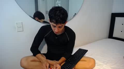 Snapshot of dravith_and_valery chatting on 11/20/25, 04:01 -- nicolle and jhon -- online show from 11/20/25, 04:01