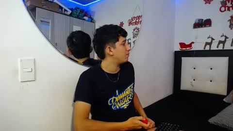 -- nicolle and jhon -- online show from 12/17/25, 03:34