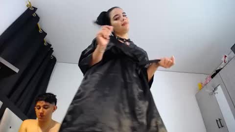 Snapshot of dravith_and_valery chatting on 04/21/26, 10:12 -- nicolle and jhon -- online show from 04/21/26, 10:12