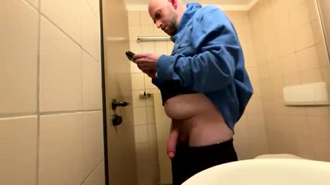 Snapshot of drawingcock chatting on 10/19/25, 10:32 drawingcock online show from 10/19/25, 10:32