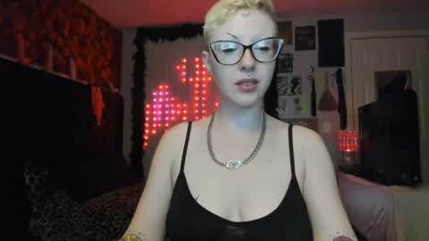 Snapshot of dreagentry chatting on 12/12/24, 07:19 Your Majesty online show from 12/12/24, 07:19