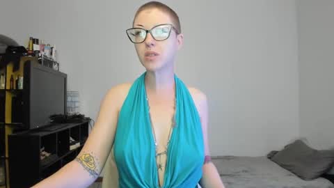 Snapshot of dreagentry chatting on 09/11/25, 04:07 Your Majesty online show from 09/11/25, 04:07