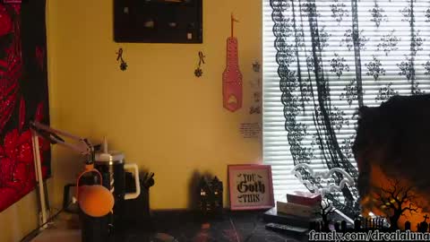 Snapshot of drealaluna chatting on 04/13/26, 03:50 Goddess Drea online show from 04/13/26, 03:50