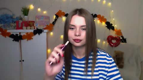 Mari online show from 10/17/25, 05:32