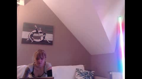 A girl online show from 12/02/24, 07:47