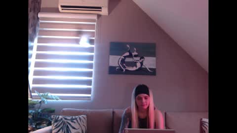 A girl online show from 02/21/25, 08:07