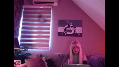 A girl online show from 02/28/25, 09:15