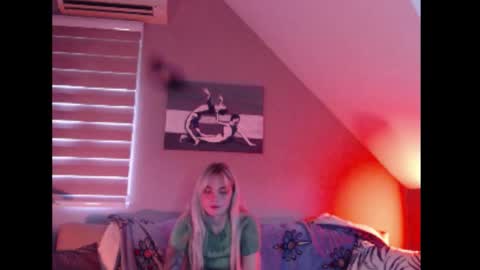 A girl online show from 11/08/25, 08:25