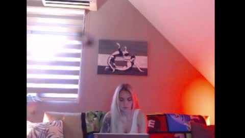 A girl online show from 11/27/25, 08:05