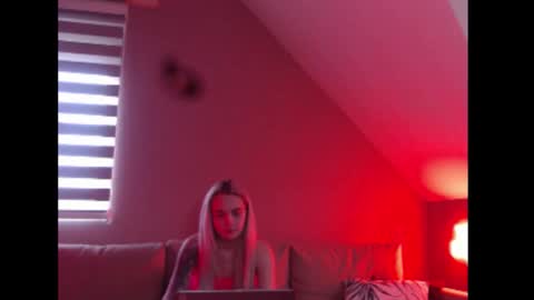 A girl online show from 02/06/26, 08:18