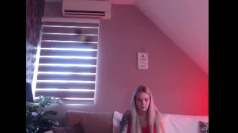 A girl online show from 03/04/26, 08:09