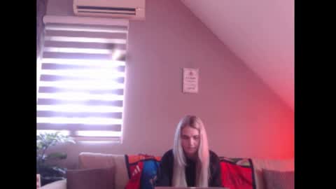 A girl online show from 03/10/26, 08:30