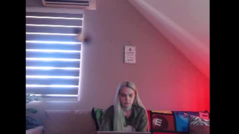 A girl online show from 04/07/26, 07:31