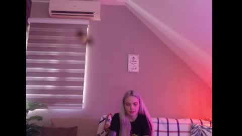 A girl online show from 04/08/26, 07:19