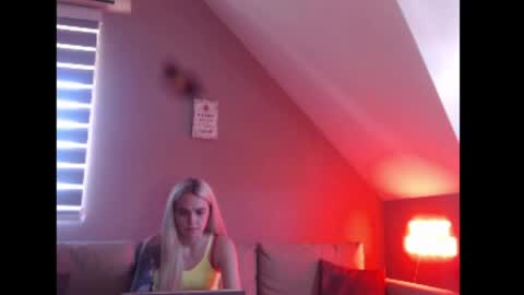 Snapshot of dreamcatcherfantasy chatting on 06/12/26, 08:02 A girl online show from 06/12/26, 08:02