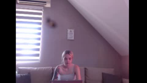 Snapshot of dreamcatcherfantasy chatting on 07/17/26, 07:26 A girl online show from 07/17/26, 07:26