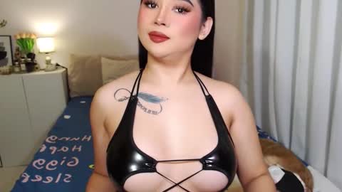 Snapshot of dreamgirlheaven chatting on 09/10/25, 07:08 Heaven online show from 09/10/25, 07:08