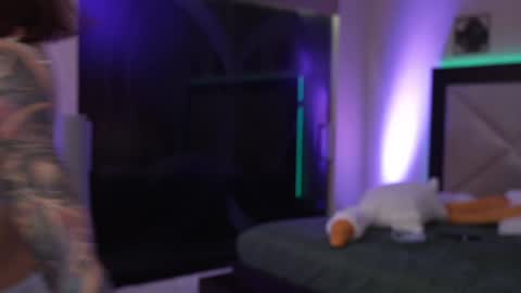 Sarah online show from 02/02/25, 01:34