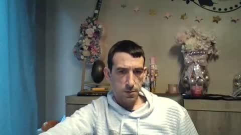 dreamguy38 online show from 12/19/25, 09:05