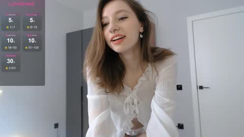 Snapshot of dreamhale chatting on 03/09/25, 10:41  Hello im Eva  online show from 03/09/25, 10:41