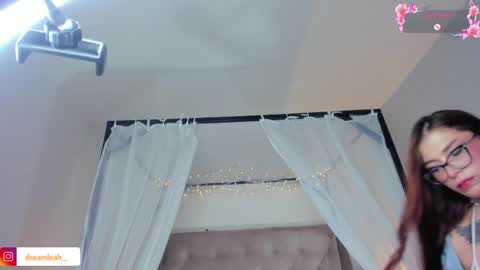 dreamleah_ online show from 04/12/26, 01:10